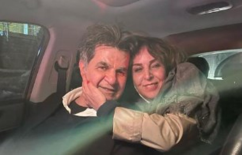 A esposa de Panahi, Tahereh Saeedi, publicou uma imagem no Instagram mostrando o cineasta em um veículo, fora da prisão