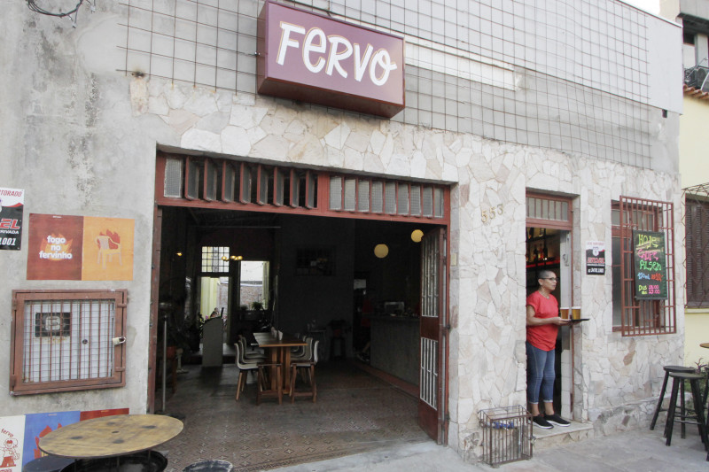 O Fervo fica na rua Miguel Tostes, n&ordm; 553, no bairro Rio Branco Foto: T&Acirc;NIA MEINERZ/JC