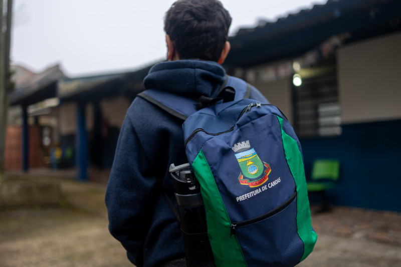 Na aquisição de mochilas, Canoas investiu mais de R$ 430 mil