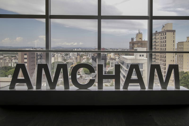 Segundo a Amcham, o processo poderá resultar em novas tarifas para cerca de 60 países, incluindo o Brasil