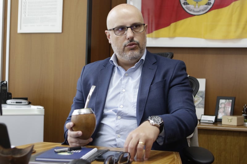 Proposta na Assembleia quer derrubar decretos de Leite que revêem benefícios fiscais no RS