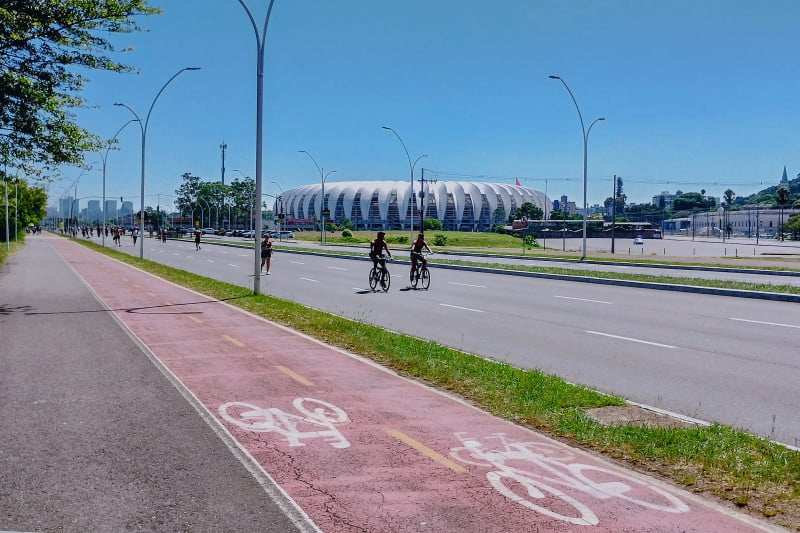 Avenida Edvaldo Pereira Paiva é parcialmente fechada para automóveis aos finais de semana