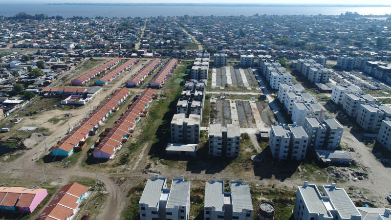 Todos os apartamentos a serem construídos pelo programa terão varanda e as localidades contarão com biblioteca.
