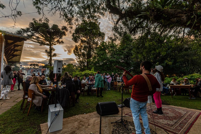 Evento acontece neste sábado (18) e traz feijoada, música ao vivo e bailinho para o público infantil
