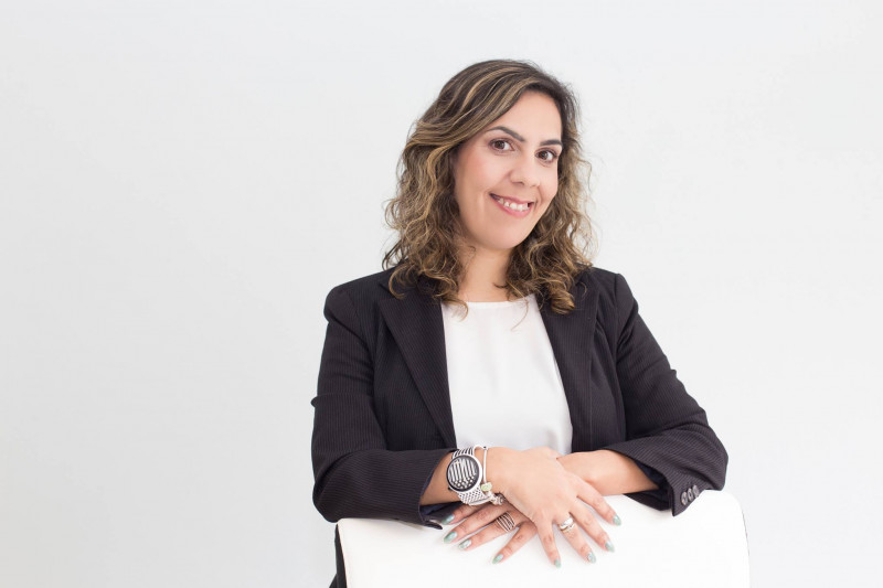 A mentora de negócios Ana Cristina Rosa lançou, em fevereiro, o livro Empreender sem Desculpas Foto: ARQUIVO PESSOAL/DIVULGAÇÃO/JC