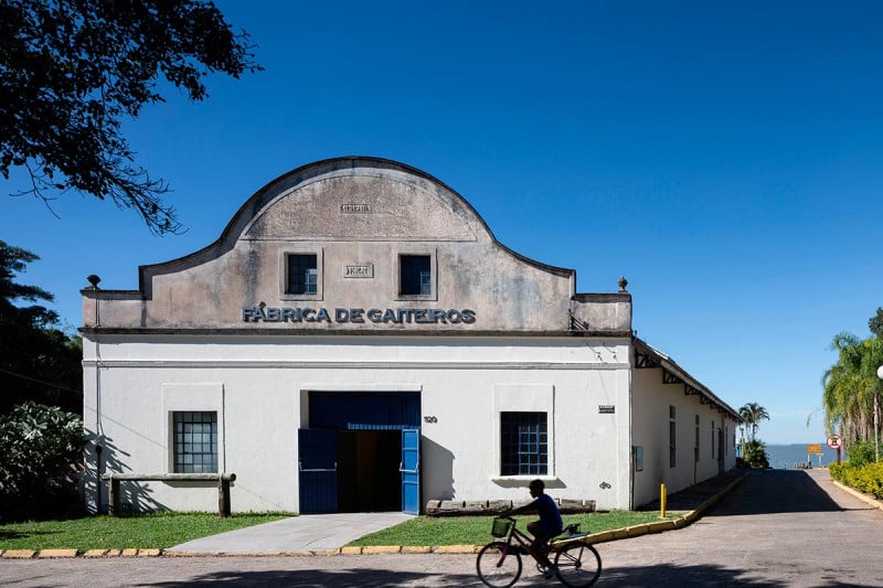 {'nm_midia_inter_thumb1':'https://www.jornaldocomercio.com/_midias/jpg/2023/02/17/206x137/1_arq_79326-10127666.jpg', 'id_midia_tipo':'2', 'id_tetag_galer':'', 'id_midia':'63efa8c2e7b50', 'cd_midia':10127666, 'ds_midia_link': 'https://www.jornaldocomercio.com/_midias/jpg/2023/02/17/arq_79326-10127666.jpg', 'ds_midia': 'F&aacute;brica de Gaiteiros na Barra do Ribeiro projeto do m&uacute;sico Renato Borghetti', 'ds_midia_credi': 'Prefeitura de Barra do Ribeiro/Divulga&ccedil;&atilde;o/JC', 'ds_midia_titlo': 'F&aacute;brica de Gaiteiros na Barra do Ribeiro projeto do m&uacute;sico Renato Borghetti', 'cd_tetag': '1', 'cd_midia_w': '800', 'cd_midia_h': '533', 'align': 'Left'}