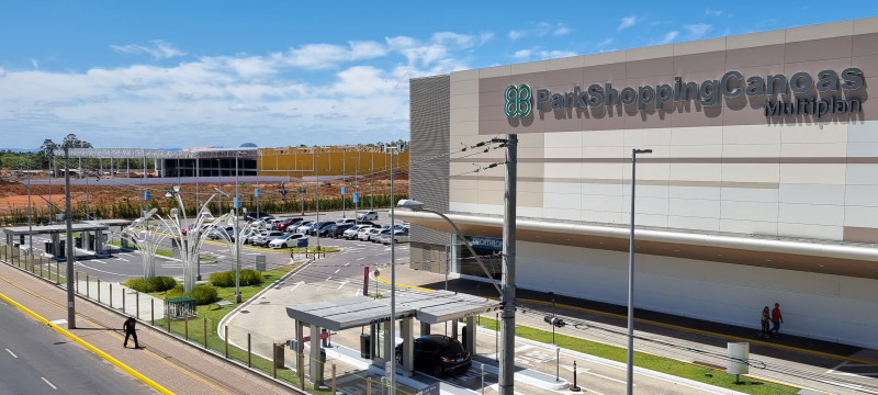 {'nm_midia_inter_thumb1':'https://www.jornaldocomercio.com/_midias/jpg/2023/02/19/206x137/1_minuto_varejo_canoas_varejo_parkshopping_havan_fort_jornal_do_comercio_4-10128521.jpg', 'id_midia_tipo':'2', 'id_tetag_galer':'', 'id_midia':'63f291bd7b65d', 'cd_midia':10128521, 'ds_midia_link': 'https://www.jornaldocomercio.com/_midias/jpg/2023/02/19/minuto_varejo_canoas_varejo_parkshopping_havan_fort_jornal_do_comercio_4-10128521.jpg', 'ds_midia': 'Minuto Varejo - Canoas - Nova Canoas - área reservada para a Havan - terreno vazio - ao lado do Fort Atacadista (fundo) e ParkShopping Canoas - (direita) - empreendimento - área Dallasanta - consumo - comércio - loja - investimento ', 'ds_midia_credi': 'PATRÍCIA COMUNELLO/ESPECIAL/JC', 'ds_midia_titlo': 'Minuto Varejo - Canoas - Nova Canoas - área reservada para a Havan - terreno vazio - ao lado do Fort Atacadista (fundo) e ParkShopping Canoas - (direita) - empreendimento - área Dallasanta - consumo - comércio - loja - investimento ', 'cd_tetag': '1', 'cd_midia_w': '800', 'cd_midia_h': '360', 'align': 'Left'}
