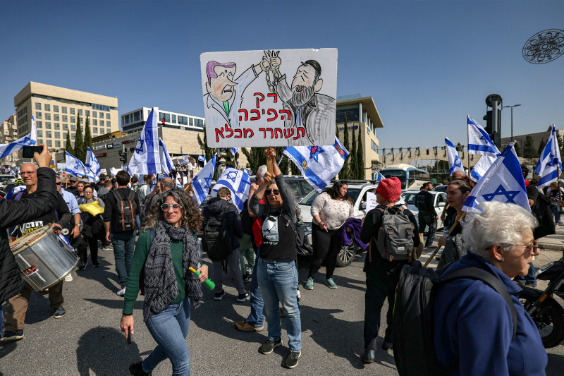 Manifestantes protestam contra projeto de lei de reforma judicial do governo israelense 