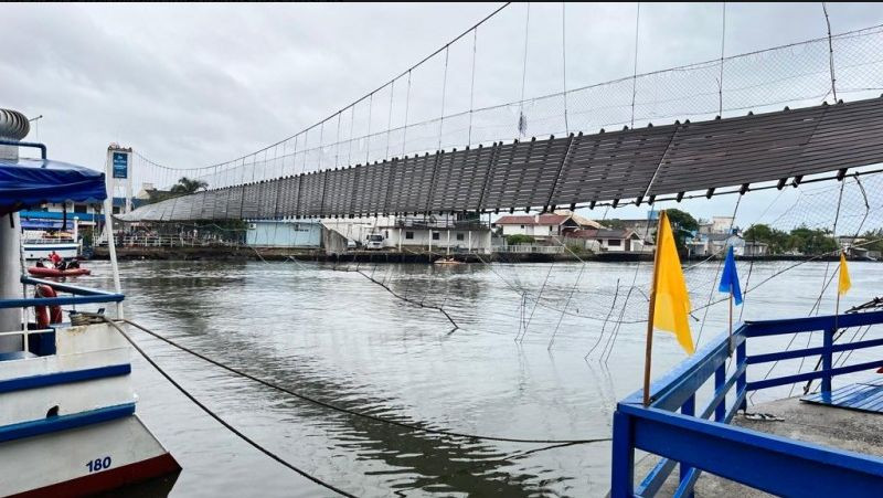 Os cabos da ponte que ligam Torres a Passo de Torres (SC) se romperam na madruga de segunda-feira (20)