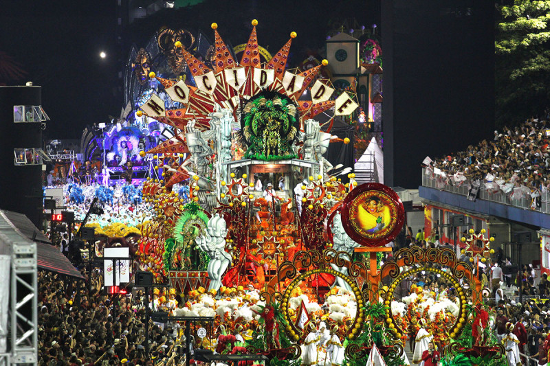 A escola desejou não só contar essa história milenar, mas também homenagear culturas tão distintas, como a negra e a orienta