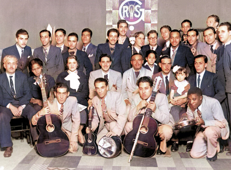 Johnson com m&uacute;sicos da R&aacute;dio Ga&uacute;cha, em foto de 1936