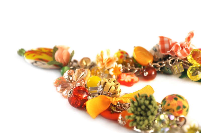 Marcas devem pensar em estratégia, estudo de custos e de precificação de roupas e acessórios, planejamento de compras, se dedicar à parte de vendas e estar nas redes sociais