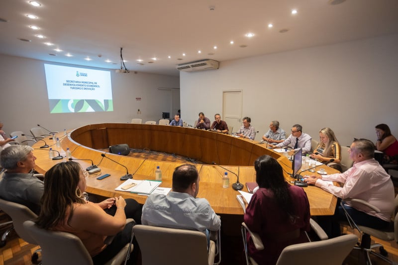 Representantes da empresa detalharam projeto na prefeitura e projetaram 600 empregos