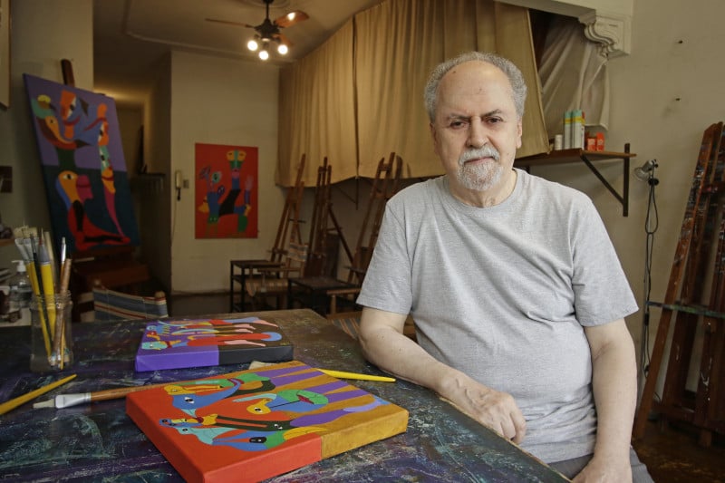Aos 76 anos, Britto Velho mantém uma rotina intensa de trabalho, evitando distrações como música e celulares 