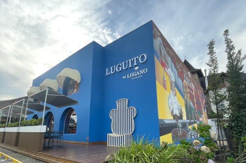 {'nm_midia_inter_thumb1':'https://www.jornaldocomercio.com/_midias/jpg/2023/03/01/206x137/1_loja_luguito___lugano___chocolates___arte___gramado___minuto_varejo-10137021.jpeg', 'id_midia_tipo':'2', 'id_tetag_galer':'', 'id_midia':'63ffeec262524', 'cd_midia':10137021, 'ds_midia_link': 'https://www.jornaldocomercio.com/_midias/jpg/2023/03/01/loja_luguito___lugano___chocolates___arte___gramado___minuto_varejo-10137021.jpeg', 'ds_midia': 'Loja Luguito - Lugano - chocolates - arte - Gramado - Minuto Varejo', 'ds_midia_credi': 'Lugano/Divulga&ccedil;&atilde;o/JC', 'ds_midia_titlo': 'Loja Luguito - Lugano - chocolates - arte - Gramado - Minuto Varejo', 'cd_tetag': '1', 'cd_midia_w': '800', 'cd_midia_h': '531', 'align': 'Left'}