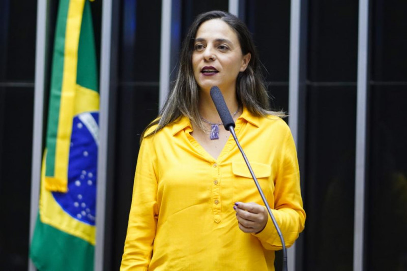 "O feminicídio é um crime evitável, nunca começa com a morte, começa com um empurrão, um tapa, um grito", afirmou deputada federal Fernanda Melchionna (PSOL)