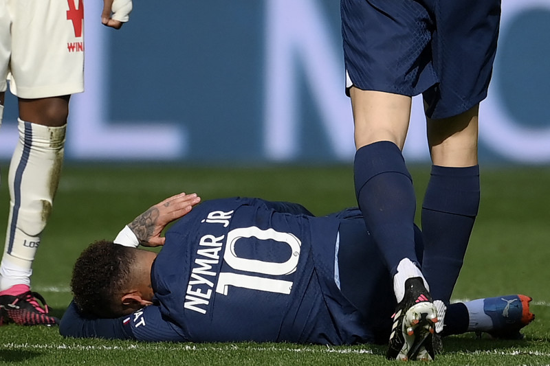 Atacante da seleção brasileira se machucou no dia 19 de fevereiro, durante partida do PSG contra o Lille, pelo Campeonato Francês