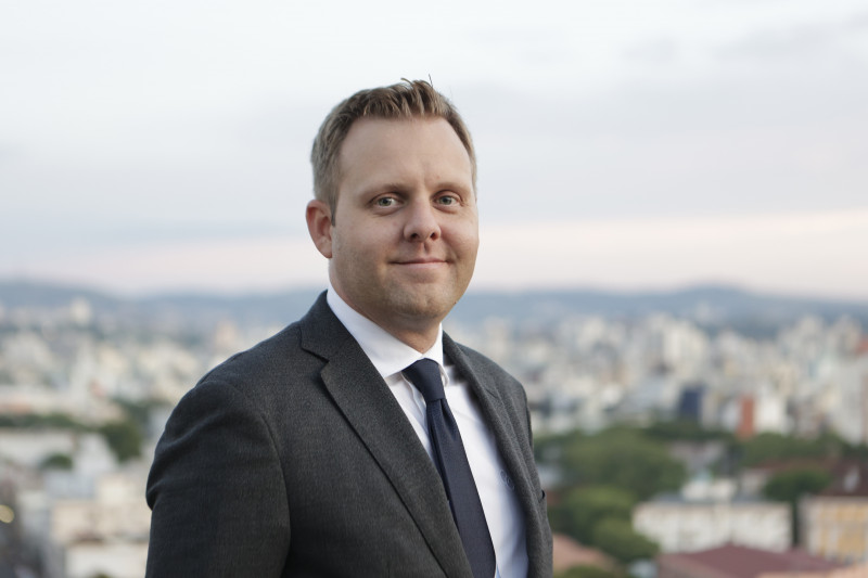 {'nm_midia_inter_thumb1':'https://www.jornaldocomercio.com/_midias/jpg/2023/03/09/206x137/1_tm_090323_direito_imobiliario_01-10145776.jpg', 'id_midia_tipo':'2', 'id_tetag_galer':'', 'id_midia':'640a908cc8c7a', 'cd_midia':10145776, 'ds_midia_link': 'https://www.jornaldocomercio.com/_midias/jpg/2023/03/09/tm_090323_direito_imobiliario_01-10145776.jpg', 'ds_midia': '