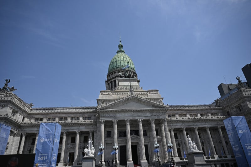 Presidente enfrenta ainda dificuldades no Congresso, com minorias nas duas Casas