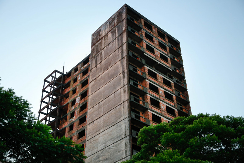 Prédio, que teve construção interrompida em 1970, será leiloado com lance a partir de R$ 2,9 milhões