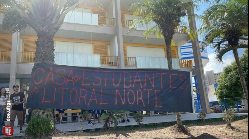 Alunos querem que o local seja convertido em Casa do Estudante vinculada ao Campus Litoral Norte