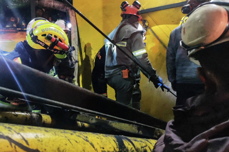 Mais de 100 socorristas foram mobilizados para resgatar trabalhadores em mina na Colômbia