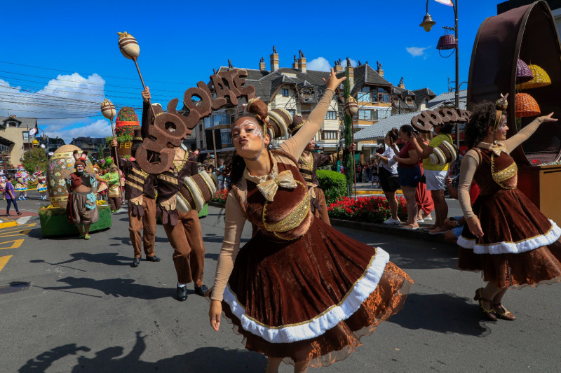 Apresenta&ccedil;&otilde;es ocorrem na rua Coberta, na avenida Borges de Medeiros e na Vila de P&aacute;scoa