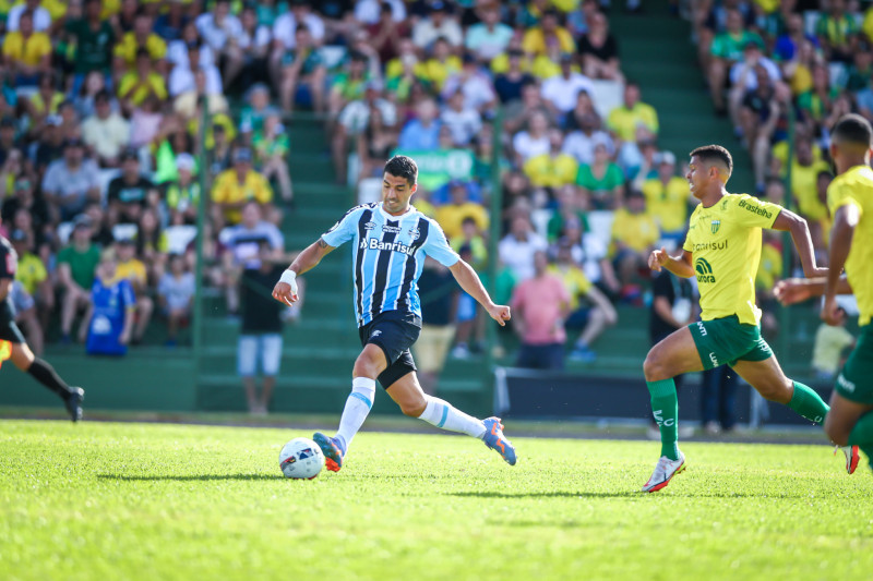 With two goals from the penalty spot, Ypiranga beats Grêmio in the first match of the Gauchão semifinal