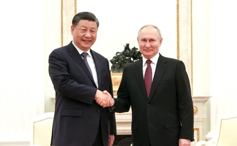  O presidente da Rússia está em viagem à China para participar de eventos. Neste final de semana, fez parte das reuniões da Organização para Cooperação de Xangai.