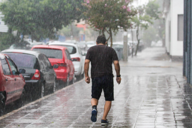 Chuva chegou para aliviar as altas temperaturas, após uma sequência de dias de muito calor