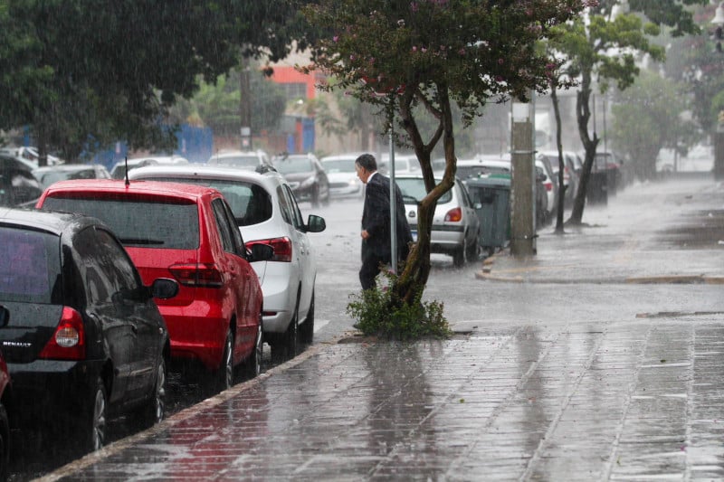 Chuva forte atingiu a Capital nesta segunda-feira
