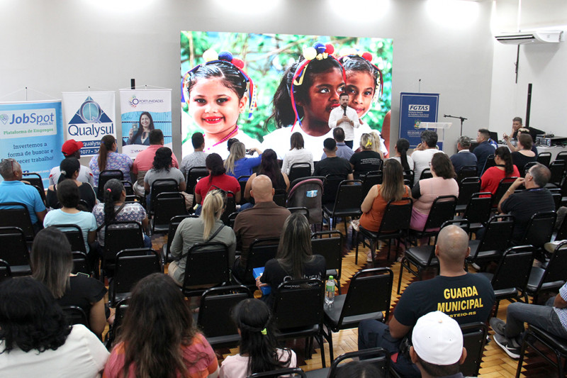 Temas como regulariza&ccedil;&atilde;o migrat&oacute;ria e mercado de trabalho foram tratados no evento