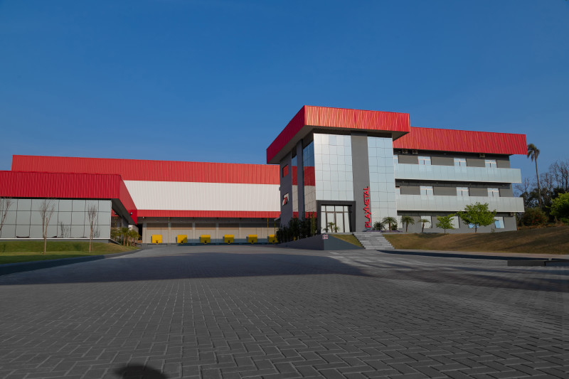 Plaxmetal deve iniciar as obras para ampliar sua área de produção