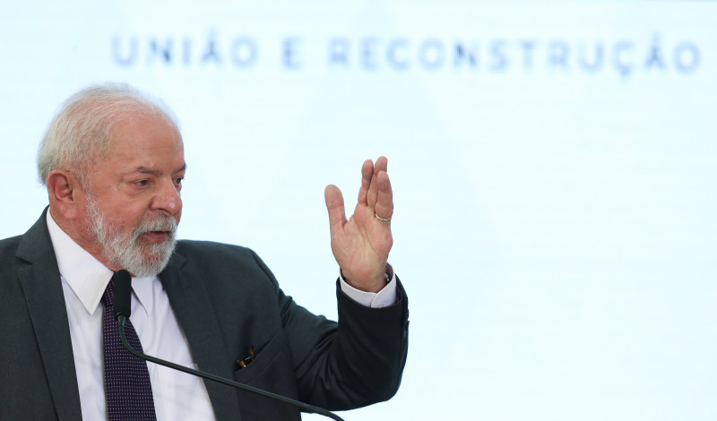 Lula defendeu que militares que pretendam disputar cargos eletivos tenham que passar para a reserva