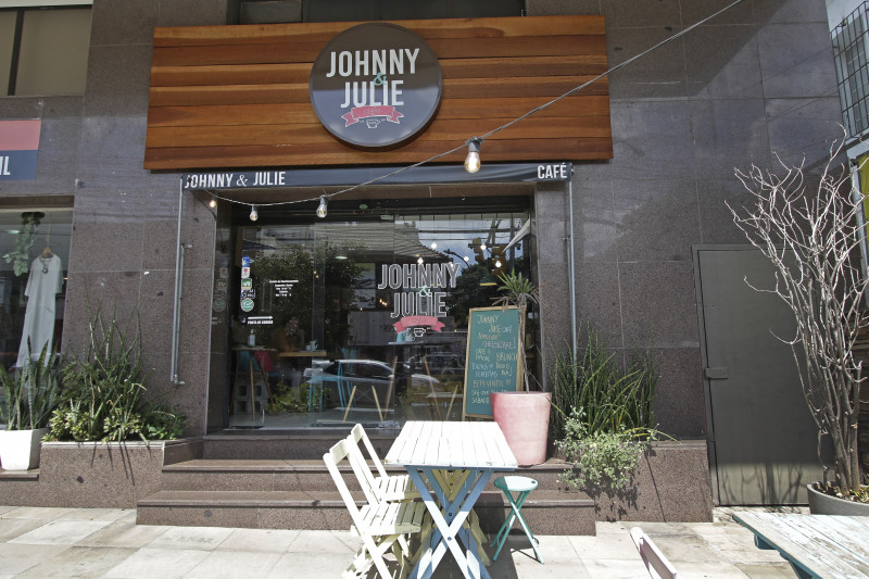 O Johnny & Julie opera de segunda a sábado e fica na rua 24 de Outubro, nº 1.681, no bairro Auxiliadora Foto: LUIZA PRADO/JC