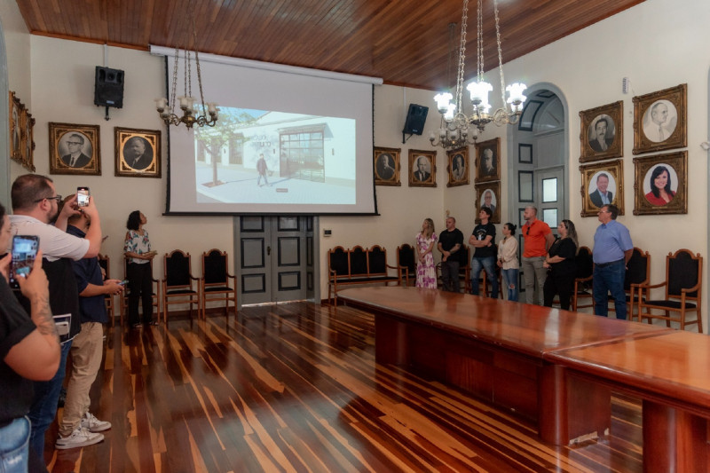 Projeto foi apresentado em solenidade; local vai abrigar 15 bancas para comércio de alimentos e produtos