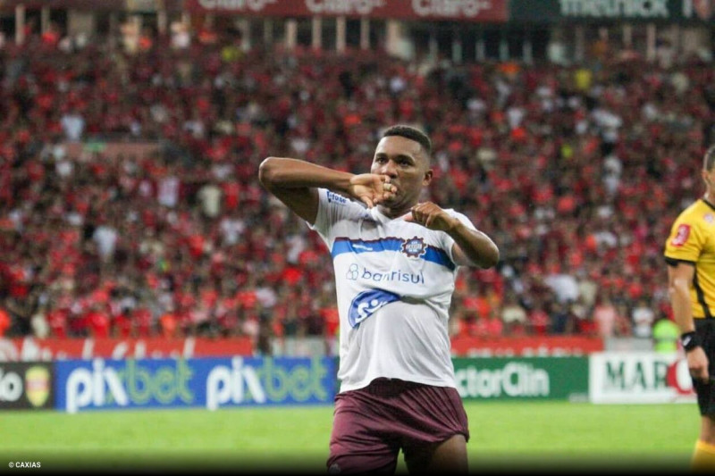 Caxias comemorou no estádio Beira-RIo a passagem para a final do Gauchão 