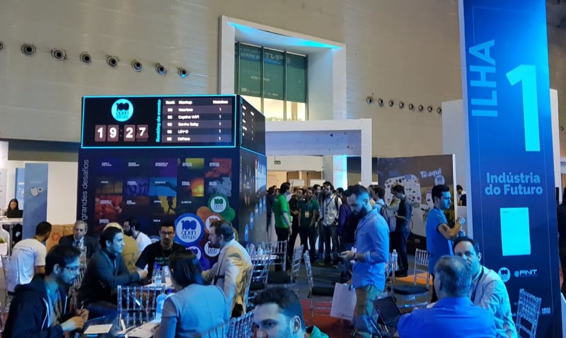 Belo Horizonte - Movimento 100 Open Startups expõe painel com avaliações de startups por grandes empresas em tempo real na Feira Internacional de Negócios, Inovação e Tecnologia (Finit) (Welton Máximo/Agência Brasil)