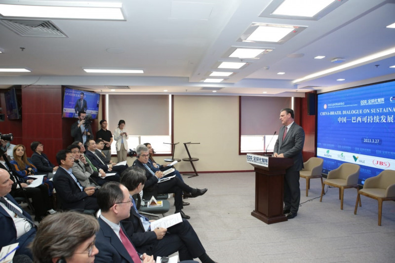 Missão no país é liderada pelo ministro Carlos Fávaro