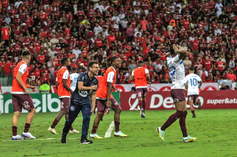 Jogadores do Caxias provocaram a torcida colorada após a vitória