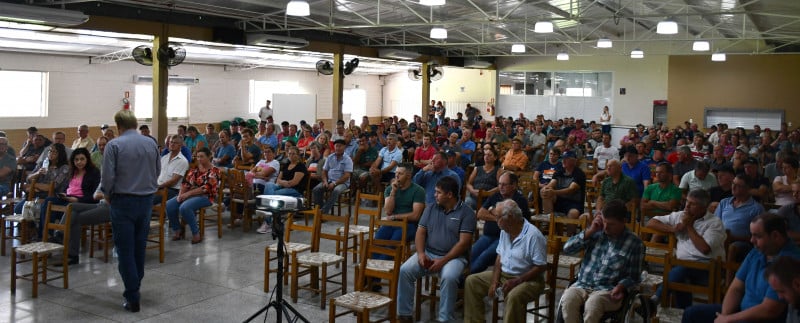 Encontro com produtores de leite, grãos e criadores de gado de corte encerrou ciclo de reuniões com associados na manhã desta terça-feira, dia 28 de março