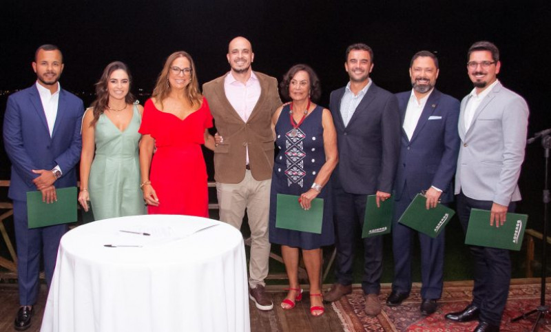 Mário Rheingantz (de blazer marrom na foto), comandará a Adpergs no biênio 2023-2025