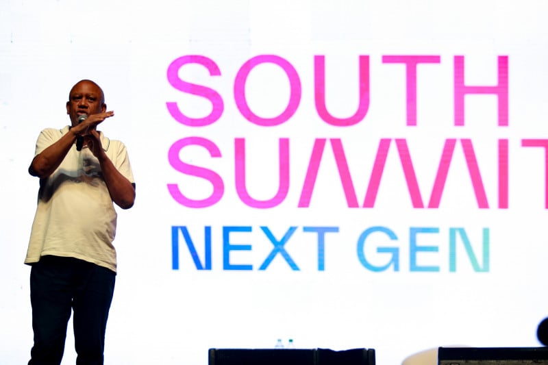 Celso Athayde afirma que o Brasil  foi fundado no modelo escravocrata e que as necessidades das favelas não param