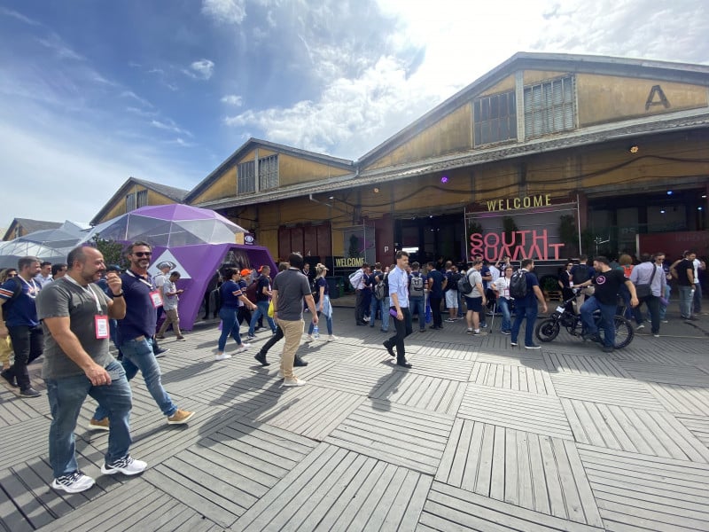 {'nm_midia_inter_thumb1':'https://www.jornaldocomercio.com/_midias/jpg/2023/03/30/206x137/1_image_50445569-10168451.jpg', 'id_midia_tipo':'2', 'id_tetag_galer':'', 'id_midia':'6425e4cbb2967', 'cd_midia':10168451, 'ds_midia_link': 'https://www.jornaldocomercio.com/_midias/jpg/2023/03/30/image_50445569-10168451.jpg', 'ds_midia': 'Os armazéns do Cais Mauá lotam rapidamente, o que gera longa espera', 'ds_midia_credi': 'Mauro Belo Schneider/Divulgação/JC', 'ds_midia_titlo': 'Os armazéns do Cais Mauá lotam rapidamente, o que gera longa espera', 'cd_tetag': '1', 'cd_midia_w': '800', 'cd_midia_h': '600', 'align': 'Left'}