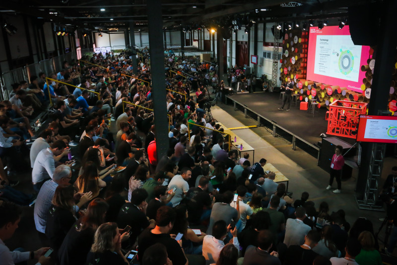 A arquibancada do The Next Big Thing ficou lotada para acompanhar as competidoras