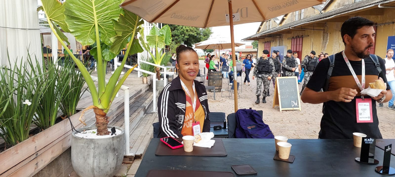 {'nm_midia_inter_thumb1':'https://www.jornaldocomercio.com/_midias/jpg/2023/04/02/206x137/1_south_summit_brazil_publico_debora_tatiane_rodrigues_jornal_do_comercio-10170418.jpeg', 'id_midia_tipo':'2', 'id_tetag_galer':'', 'id_midia':'6429de640b4b4', 'cd_midia':10170418, 'ds_midia_link': 'https://www.jornaldocomercio.com/_midias/jpg/2023/04/02/south_summit_brazil_publico_debora_tatiane_rodrigues_jornal_do_comercio-10170418.jpeg', 'ds_midia': 'South Summit Brazil - 2023 - Porto Alegre - percep&ccedil;&otilde;es - D&eacute;bora Tatiane Rodrigues - Cais Mau&aacute;', 'ds_midia_credi': 'MARIA AM&Eacute;LIA VARGAS/ESPECIAL/JC ', 'ds_midia_titlo': 'South Summit Brazil - 2023 - Porto Alegre - percep&ccedil;&otilde;es - D&eacute;bora Tatiane Rodrigues - Cais Mau&aacute;', 'cd_tetag': '1', 'cd_midia_w': '800', 'cd_midia_h': '360', 'align': 'Left'}