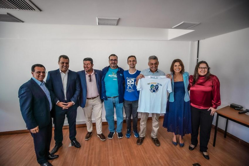 Porto Alegre, RS 03/4/2023: Na manhã desta segunda-feira (03), durante ato realizado no Centro Administrativo Municipal Guilherme Socias Villela, o prefeito, Sebastião Melo, sancionou a lei que aprova laudo indeterminado para atestar autismo e Síndrome de Down. Foto: Mateus Raugust/PMPA