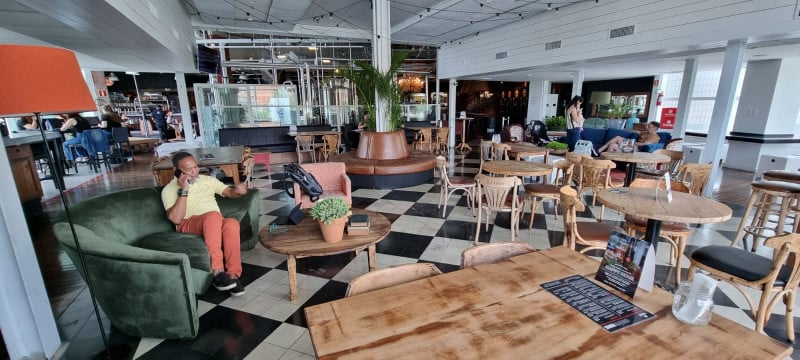 Food Hall Dado Bier tem oito operações, incluindo microcervejaria, e espaço para interação