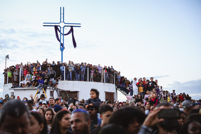 Encenação no Morro da Cruz celebra a Paixão de Cristo
