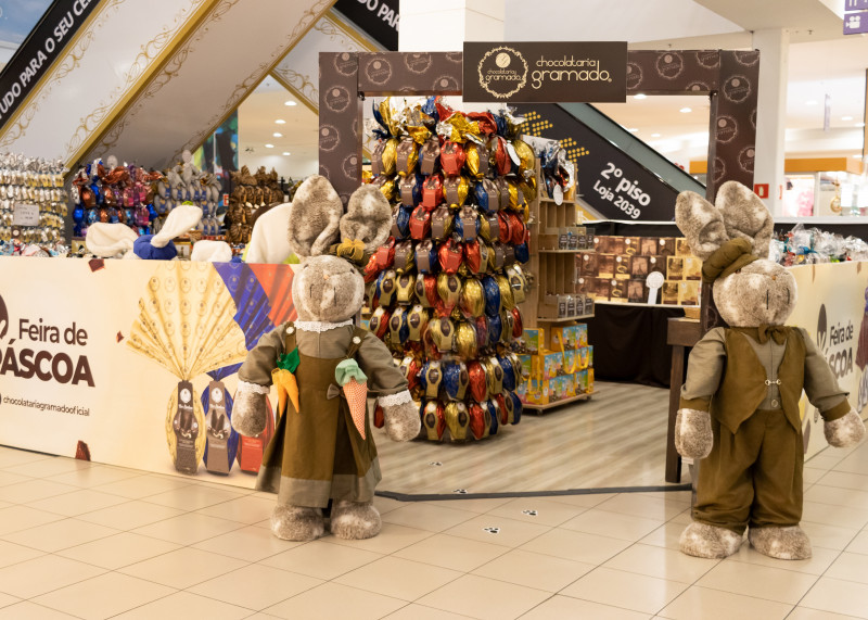 {'nm_midia_inter_thumb1':'https://www.jornaldocomercio.com/_midias/jpg/2023/04/06/206x137/1_minuto_varejo_chocolataria_gramado_pascoa_loja_jornal_do_comercio-10174867.jpg', 'id_midia_tipo':'2', 'id_tetag_galer':'', 'id_midia':'642e8d117addf', 'cd_midia':10174867, 'ds_midia_link': 'https://www.jornaldocomercio.com/_midias/jpg/2023/04/06/minuto_varejo_chocolataria_gramado_pascoa_loja_jornal_do_comercio-10174867.jpg', 'ds_midia': 'Minuto Varejo - chocolates - páscoa - feira páscoa - chocolataria gramado - Shopping Total', 'ds_midia_credi': 'CHOCOLATARIA GRAMADO/DIVULGAÇÃO/JC', 'ds_midia_titlo': 'Minuto Varejo - chocolates - páscoa - feira páscoa - chocolataria gramado - Shopping Total', 'cd_tetag': '1', 'cd_midia_w': '800', 'cd_midia_h': '571', 'align': 'Left'}